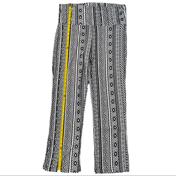 Bobbie Brooks size Xl black & white wide leg thin & soft tribal leggings NWOT - Picture 6 of 8
